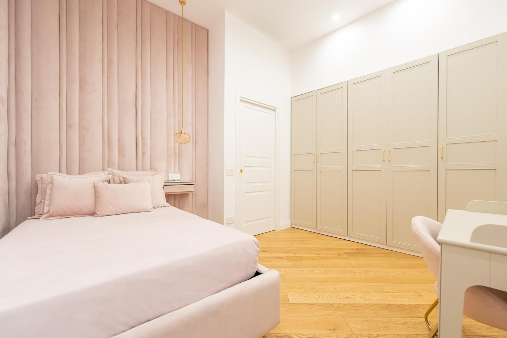 Ferienwohnung Aristocrat Chiaia Bridge Neapel Exterior foto